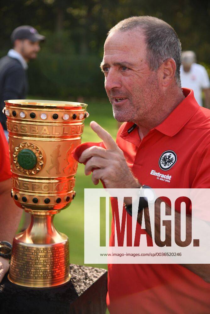 GER Hanau Golf Club Hanau Wilhelmsbad Eintracht Frankfurt Golf Open Eintracht Frankfurt Legend Uwe leg with the DFB Cup DFL regulations prohibit any use of images as image sequences and or quasi video
