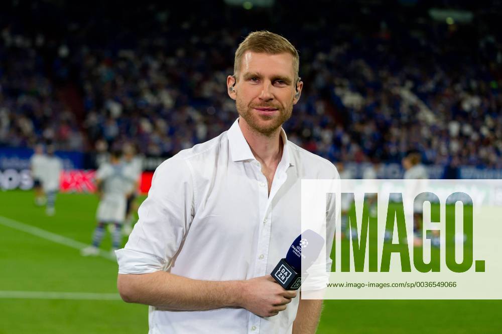 Gelsenkirchen Germany 18 09 2018 UEFA Champions League 2018 19 Season Group Stage Group D 1 Gameday FC Schalke 04 FC Porto Per Mertesacker are watching DeFodi053