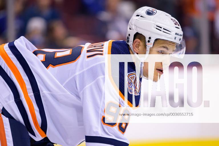 VANCOUVER, BC - SEPTEMBER 18: Edmonton Oilers right wing Jesse Puljujarvi (98) waits for a face-off during their NHL Eishockey Herren USA preseason game against the Vancouver Canucks at Rogers Arena on September 18, 2018 in Vancouver, British Columbia, Canada. Edmonton won 4-2. (Photo by Derek Cain Icon Sportswire) NHL: SEP 18 Preseason - Oilers at Canucks Icon180918085