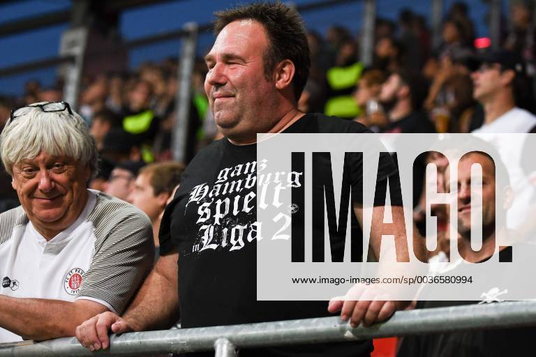 Clear announcement from a Pauli fan FC Ingolstadt 04 FC St Pauli Soccer 2 Bundesliga 21 09 2018 DFL REGULATIONS PROHIBIT ANY USE OF PHOTOGRAPH AS IMAGE SEQUENCES AND OR QUASI VIDEO Ingolstadt Bavaria Germany