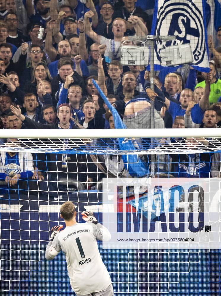 Gelsenkirchen 22 09 2018 Schalke fan track goalkeeper Manuel Neuer FCB his bare bottom against FC Schalke 04 Bayern Munich