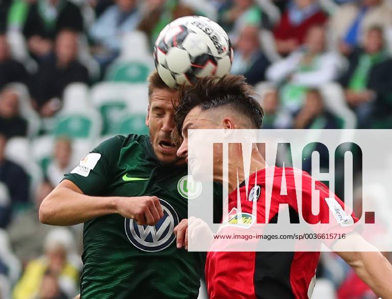 VfL vs Freiburg 1 BL Wolfsburg 22 09 2018 FOOTBALL VfL Wolfsburg vs SC Freiburg 1 BL Season 2018 2019 Volkswagen Arena Picture shows Ignacio Camacho VfL Wolfsburg Robin Koch SC Freiburg DFL REGULATIONS PROHIBIT ANY USE OF PHOTOGRAPH AS IMAGE SEQUENCES AND OR QUASI VIDEO Wolfsburg