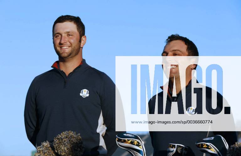 Spanish Jon Rham (L) and Italian Francesco Molinari pose during the presentation of European Ryder Cup team 2018 at The Golf National in Guyancourt, near Paris, France, 25 September 2018. The Ryder Cup 2018 runs from 25 to 30 September. RYDER CUP !ACHTUNG: NUR REDAKTIONELLE NUTZUNG!