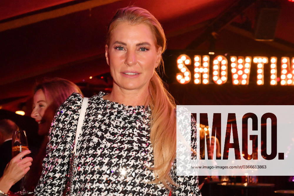 Giulia Siegel at the Teatro Menu by Kaefer premiere on 21 11 2023 in Munich Teatro Dinner Show Premiere 2023 in Munich