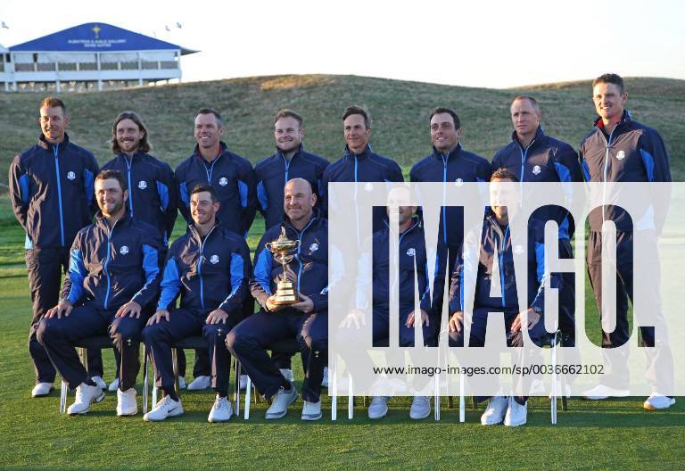 (Top from L to R) Henrik Stenson, Tommy Fleetwood, Paul Casey, Tyrrell Hatton, Thorbjorn Olesen, Francesco Molinari, Alex Noren, Justin Rose (Bottom L to R) Jon Rahm, Rory McIlroy, Captain Thomas Bjorn, Sergio Garcia and Ian Poulter arrive for the Ryder Cup European team photo at Le Golf National in Guyancourt near Paris on September 25, 2018. PAR20180925053 DAVIDxSILPA