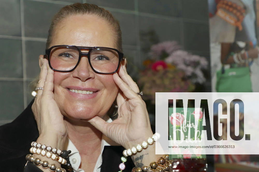 Claudia Effenberg as brand ambassador presents Magic Pearl at the Foodie Date x Foodboom event at Foodboom Hamburg, 21 11 2023 Foto:xFuturexImagex effenberg_3107