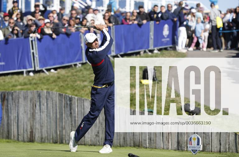 US surfer Kelly Slater during a practice session for the Ryder Cup 2018 at The Golf National in Saint Quentin-En-Yvelines, near Paris, France, 25 September 2018. The Ryder Cup 2018 runs from 25 to 30 September. RYDER CUP !ACHTUNG: NUR REDAKTIONELLE NUTZUNG!