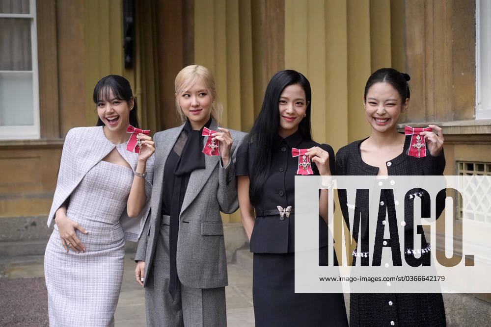 Investiture at Buckingham Palace (left to right) Lisa (Lalisa Manoban), Rose (Roseanne Park), Jisoo Kim and Jennie Kim, from the K-Pop band Blackpink pose with their Honorary MBEs (Members of the Order of the British Empire), awarded to them in recognition of the band s role as COP26 advocates for the COP26 Summit in Glasgow 2021. King Charles III conducted the special Investiture ceremony in the presence of the President of South Korea, Yoon Suk Yeol, and his wife, Kim Keon Hee at Buckingham Palace, London. Picture date: Wednesday November 22, 2023., Credit:Victoria Jones Avalon UK, London