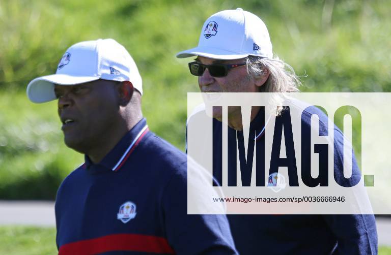 Samuel L. Jackson (L) and Kurt Russell line up a shot during a Ryder Cup 2018 celebrity tournament at Le Golf National in Guyancourt near Paris on September 25, 2018. The three-day main event Ryder Cup featuring Team USA versus Team Europe starts Friday, September 28th. PAR20180925099 DAVIDxSILPA