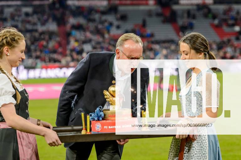 Munich Germany 25 09 2018 1 Bundesliga 5 Matchday FC Bayern Muenchen FC Augsburg Managing Director Karl Heinz Rummenigge FCB blows out the candles of his birthday cake from DeFodi527