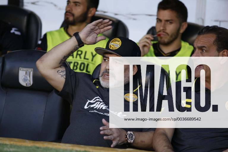 September 26 2018 EUM20180926DEP14 JPG QUERETARO Qro SoccerFutbol Copa MX Sinaloa Dorados coach Diego Armando Maradona on his arrival for the match against the Gallos Blancos del Queretaro at the Corregidora stadium in the Copa MX Round of 16 match this Wednesday September 26, 2018 Photo Agency UNIVERSALAgustin SalinasAFBV Latin News September 26 2018 - ZUMAu78_ 20180926_zaf_u78_072