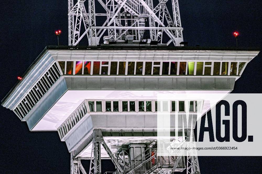 Der insgesamt 147 Meter hohe Funkturm ist Wahrzeichen und Ausflugsziel für Berliner und Touristen aus aller Welt. Jedes Jahr genießen zehntausende Besucher den Panoramablick von der Aussichtsplattform und die kulinarischen Köstlichkeiten im Funkturm-Restaurant. Nach einer Renovierung sind Plattform und Restaurant wieder geöffnet. Mehr als neun Tonnen Farbe furden für den silbernen Anstrich benötigt. Seit der Einweihung des Funkturms am 3. September 1926 blickten mehr als 17 Millionen Menschen vom Langen Lulatsch auf das Berliner Messegelände, die nahegelegenen Wälder und Seen sowie das Häusermeer der Metropole hinab. Denkmalstatus erlangte der Funktur