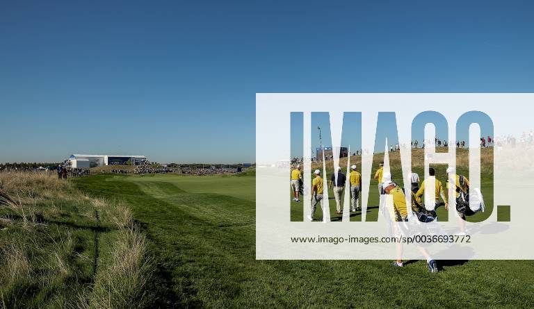 2018 Ryder Cup Practice Day, Albatros Course, Le Golf National, Saint-Quentin-en-Yvelines, Paris 27 9 2018 Team Europe make their way through the course Team Europe make their way through the course 27 9 2018