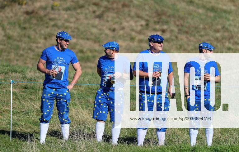 2018 Ryder Cup Practice Day, Albatros Course, Le Golf National, Saint-Quentin-en-Yvelines, Paris 27 9 2018 Fans of Europe s Thomas Bjorn on the course Fans of Europe s Thomas Bjorn on the course 27 9 2018