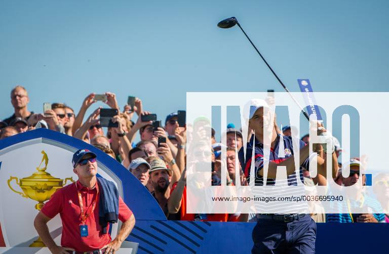 2018 Ryder Cup Practice Day, Albatros Course, Le Golf National, Saint-Quentin-en-Yvelines, Paris 27 9 2018 Fans watch Jordan Spieth tees off the 9th Jordan Spieth tees off the 9th 27 9 2018