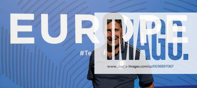 Jose Maria Zamora Olazabal of Spain poses for the photographers before the opening ceremony of the Ryder Cup 2018 at The Golf National in Guyancourt, near Paris, France, 27 September 2018. The Ryder Cup 2018 runs from 25 to 30 September. Ryder Cup 2018 !ACHTUNG: NUR REDAKTIONELLE NUTZUNG!