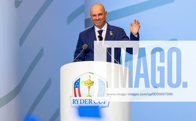 2018 Ryder Cup Opening Ceremony, Albatros Course, Le Golf National, Saint-Quentin-en-Yvelines, Paris 27 9 2018 European Captain Thomas Bjorn addresses the crowd Thomas Bjorn addresses the crowd 27 9 2018