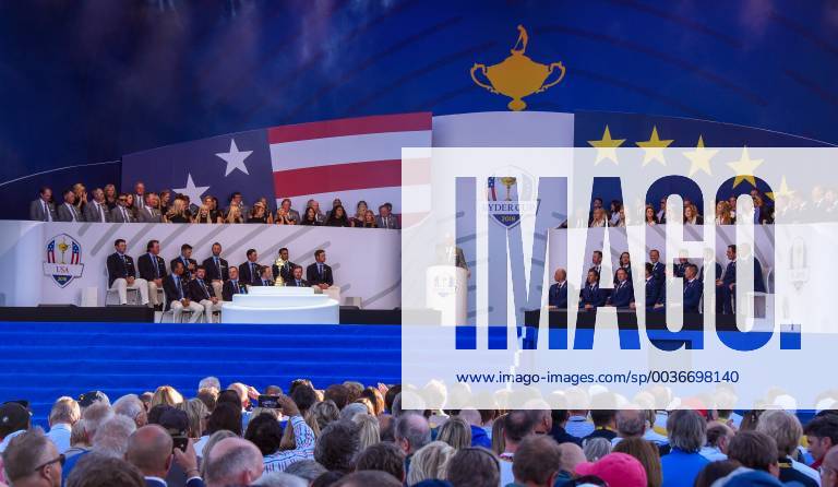 Golf, Ryder Cup, Eröffnungsfeier Equipe Europe - Thomas Bjorn ( entraineur europe ) - David Ginola ( presentateur ) - Equipe Etats Unis - Jim Furyk ( entraineur Etats Unis ) GOLF : Cup Ryder 2018 - St Quentin en Yvelines - 27 09 2018 FedericoPestellini Panoramic