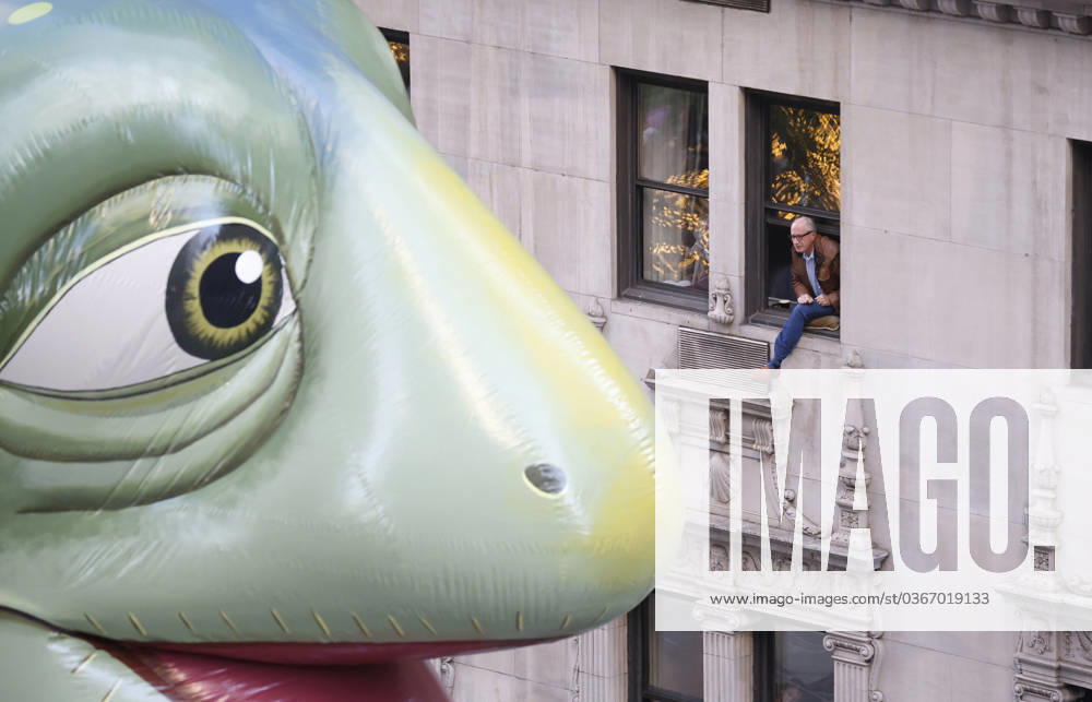 A spectator gets a close up look at the Leo balloon as it passes by on Sixth Avenue during the Macy s Thanksgiving Day Parade 2023 in New York City on Thursday, November 23, 2023. NYP20231123617 JOHNxANGELILLO