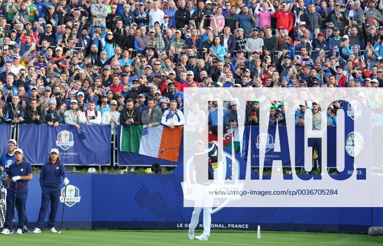 Tiger Woods hits his opening shot on the first tee at the start of the Ryder Cup at Le Golf National in Guyancourt near Paris on September 28, 2018. Team USA will compete against Team Europe in the three-day tournament. PAR20180928065 DAVIDxSILPA