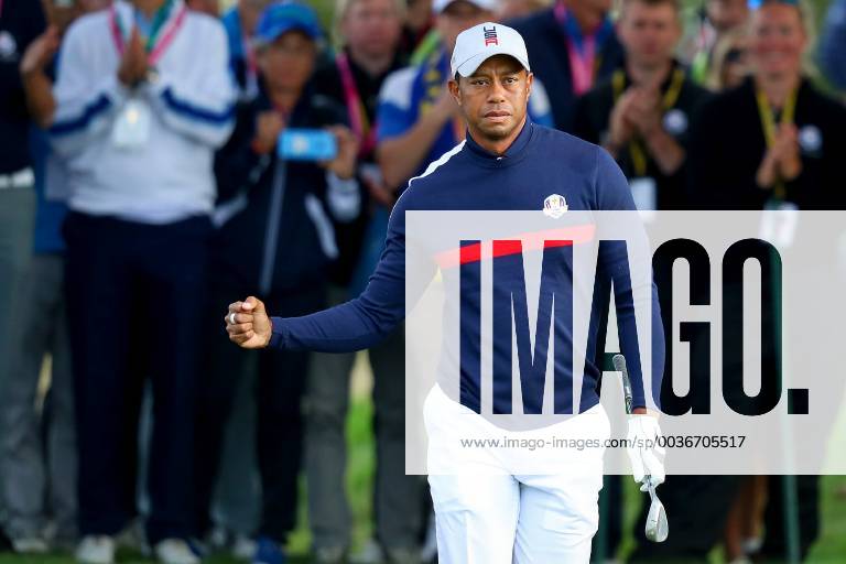 2018 Ryder Cup Day 1, Albatros Course, Le Golf National, Saint-Quentin-en-Yvelines, Paris 28 9 2018 Tiger Woods celebrates on the 3rd green Tiger Woods celebrates on the 3rd green 28 9 2018