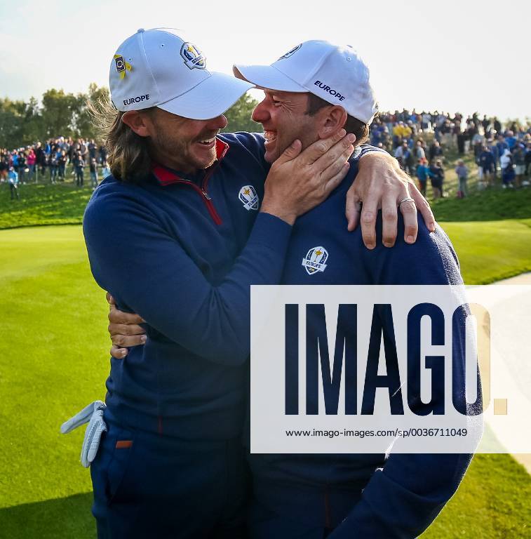 2018 Ryder Cup Day 1, Albatros Course, Le Golf National, Saint-Quentin-en-Yvelines, Paris 28 9 2018 Tommy Fleetwood celebrates with Sergio Garcia after winning on the 14th green Tommy Fleetwood celebrates with Sergio Garcia after winning on the 14th green 28 9 2018