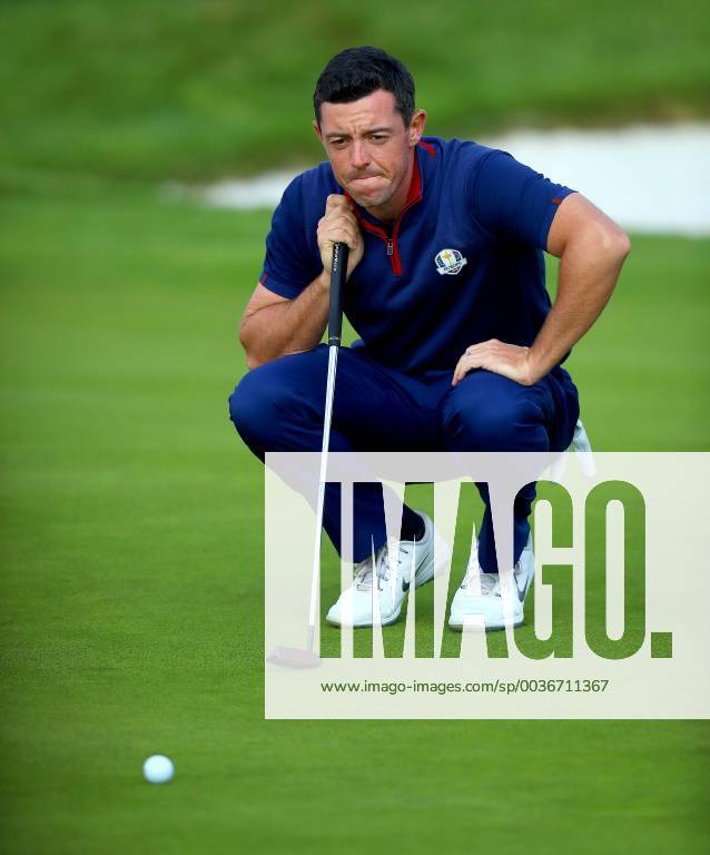 2018 Ryder Cup Day 1, Albatros Course, Le Golf National, Saint-Quentin-en-Yvelines, Paris 28 9 2018 Rory McIlroy on the 11th green Rory McIlroy on the 11th green 28 9 2018