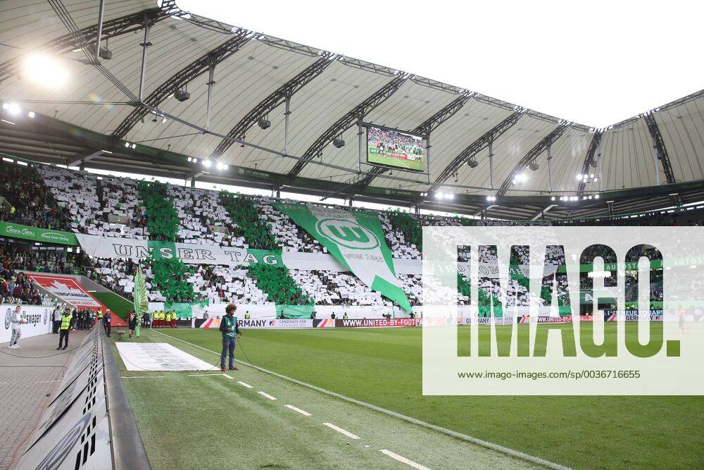 Choreography Fan Block VfL Wolfsburg 1 Football Bundesliga Season 2018 2019 VfL Wolfsburg vs SC Freiburg at the Volkswagen Arena in Wolfsburg Germany Football Men Men 22 09 2018 In accordance with the requirements of the DFL German Football League, it is prohibited to take photos in the stadium and or in the game sequence images and or video-like photo galleries to be exploited or exploited DFL regulations prohibit any use of photographs as image sequences and or quasi video