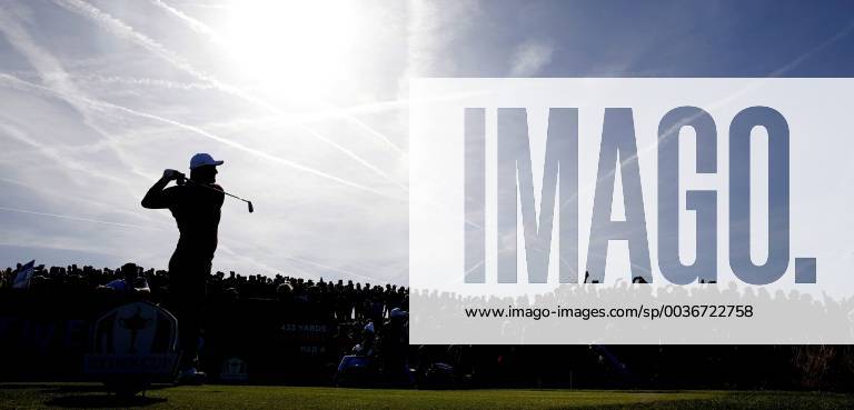 Spanish golfer Jon Rahm shots at tee 12 during the fourball competition on the second day of the Ryder Cup 2018 at The Golf National in Guyancourt, near Paris, France, 29 September 2018. The Ryder Cup 2018 runs from 25 to 30 September. Ryder Cup 2018 !ACHTUNG: NUR REDAKTIONELLE NUTZUNG!