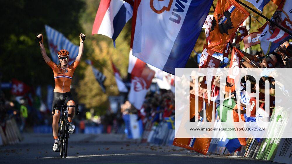 KW39 Dutch Anna van der Breggen celebrates after winning the women elite road race the 2018 UCI Road World Championships Cycling in Innsbruck, Tirol, Austria, Saturday 29 September 2018. This year s Worlds are taking place from 22 to 30 September. ERICxLALMAND x05436403x