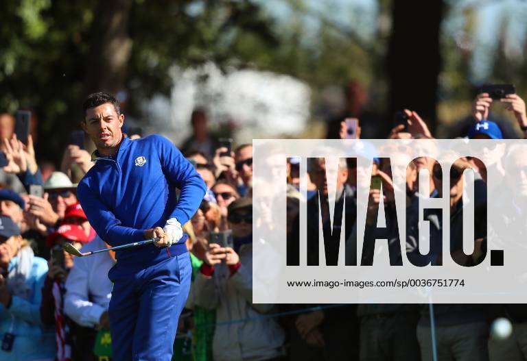 2018 Ryder Cup, Albatros Course, Le Golf National, Saint-Quentin-en-Yvelines, Paris 30 9 2018 Rory McIlroy chips onto the 3rd green Rory McIlroy chips onto the 3rd green 30 9 2018