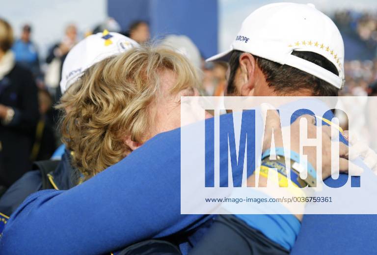 Jon Rahm (R) of Spain celebrates with his grandmother after Europe Team win on the final day of the Ryder Cup 2018 at The Golf National in Guyancourt, near Paris, France, 30 September 2018. Ryder Cup 2018 - Europe vs USA !ACHTUNG: NUR REDAKTIONELLE NUTZUNG!