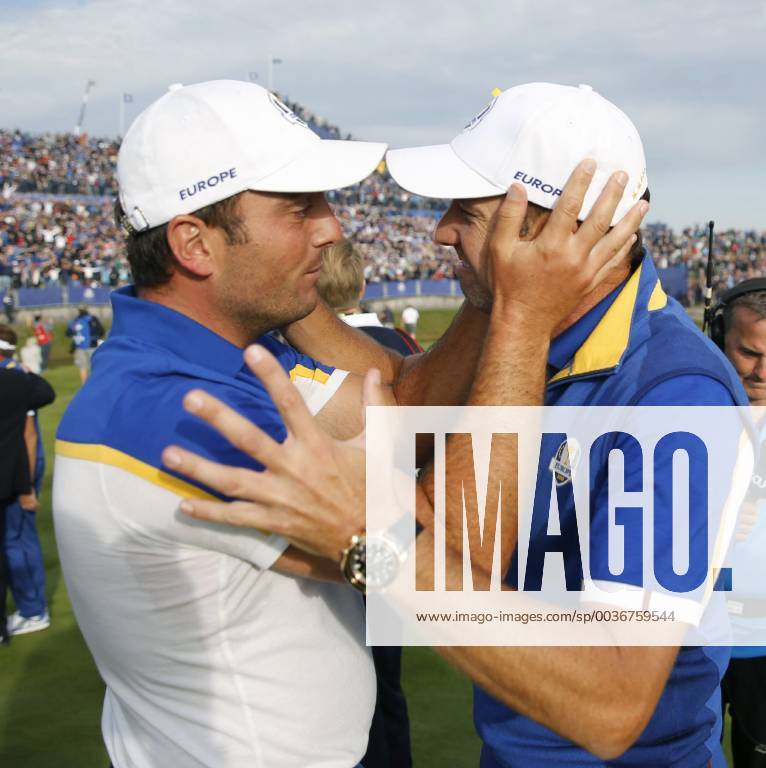 Sergio Garcia (R) of Spain celebrates with Italian Francesco Molinari (L) after Europe Team win on the final day of the Ryder Cup 2018 at The Golf National in Guyancourt, near Paris, France, 30 September 2018. Ryder Cup 2018 - Europe vs USA !ACHTUNG: NUR REDAKTIONELLE NUTZUNG!