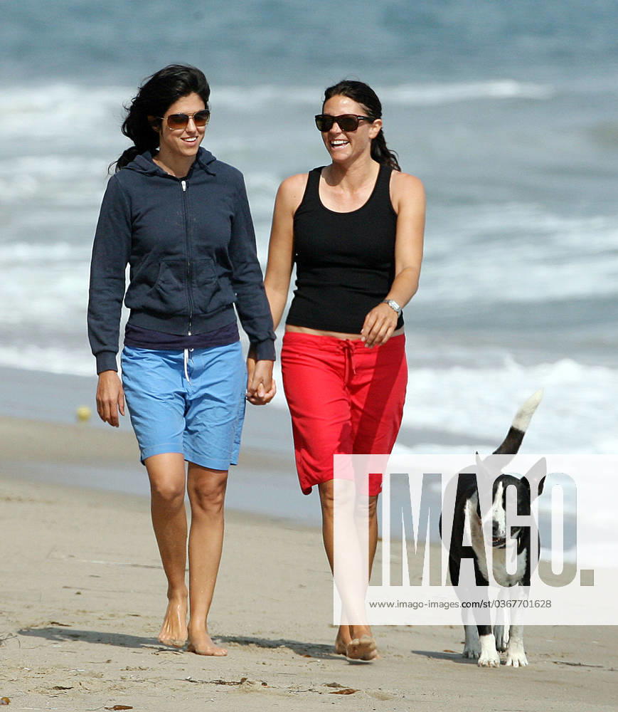 EXCLUSIVE Ringo Starr s stepdaughter Francesca Gregorini and her girlfriend Ann Esyenring take a romantic stroll along the beach in Malibu 16968, MALIBU, CALIFORNIA - Friday August 10 2007. EXCLUSIVE Former Beatle Ringo Starr s stepdaughter Francesca Gregorini (blue shorts) and her girlfriend Ann Esyenring take a romantic stroll along the beach in Malibu. Born Countess Francesca McKnight Donatella Romana Gregorini di Savignano di Romagna in Rome, Italy, the singer is the daughter of former Bond girl Babara Bach and businessman Augusto Gregorini. An out lesbian, Greogrini previously dated Ellen De Generes s partner Portia De Rossi. Photograph: Gaz Shirley, PacificCoastNews.com UK OFFICE: +44 1