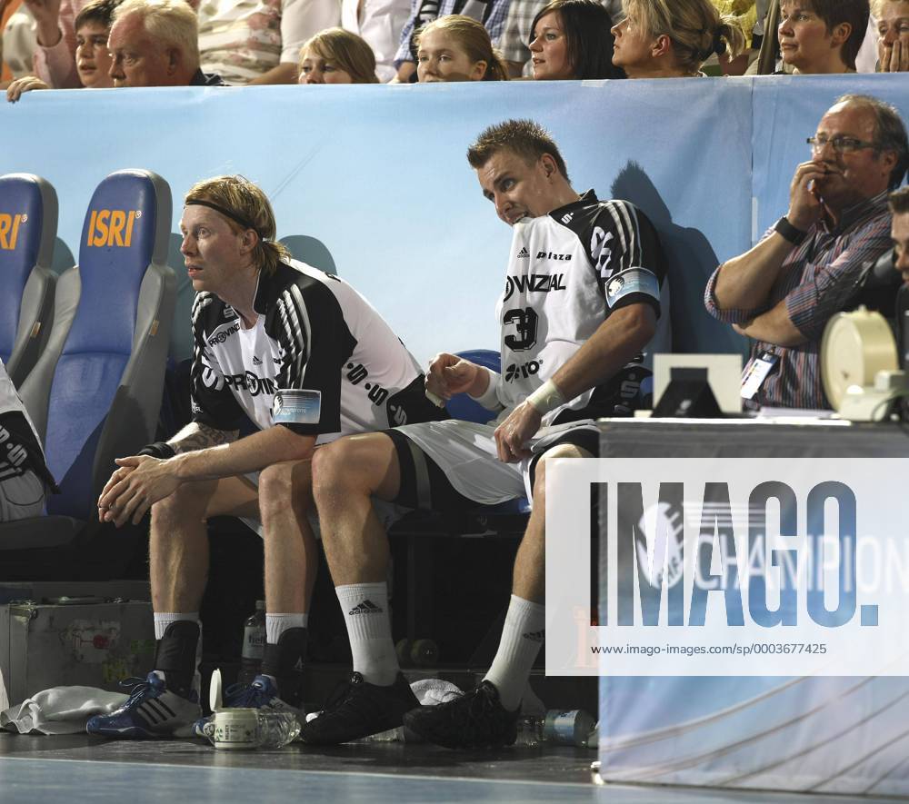 Börge Lund (li.) und Filip Jicha (beide Kiel) enttäuscht auf der Bank Handball EC 1 Herren Champions League 2007 2008, Finale, THW Kiel Gruppe Kiel Handball EC 1 Herren Champions League 2007 2008, Finale, THW Kiel Gruppe Kiel