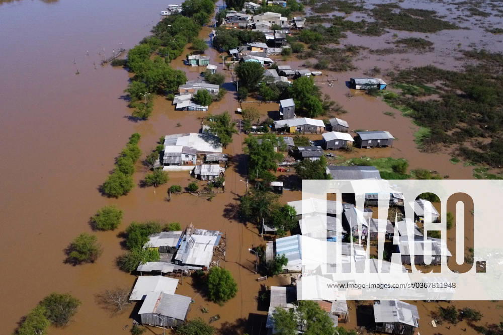 KW47 (231125) -- RIO GRANDE DO SUL, Nov. 25, 2023 -- This aerial photo shows a flooded area in Canoas, Rio Grande do Sul, Brazil, Nov. 24, 2023. (Photo by Xinhua) BRAZIL-RIO GRANDE DO SUL-FLOOD LucioxTavora