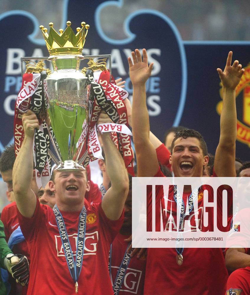 Wayne Rooney (li.) und Cristiano Ronaldo (beide Manchester United) bejubeln die englische Meisterschaft 2007 2008 - . Fußball Herren English Premier League 2007 2008, 1. Englische Liga, Manchester United, ManU Gruppe Meisterfeier Wigan Freude, Fußball Herren English Premier League 2007 2008, 1. Englische Liga, Manchester United, ManU Gruppe Meisterfeier Wigan Freude,