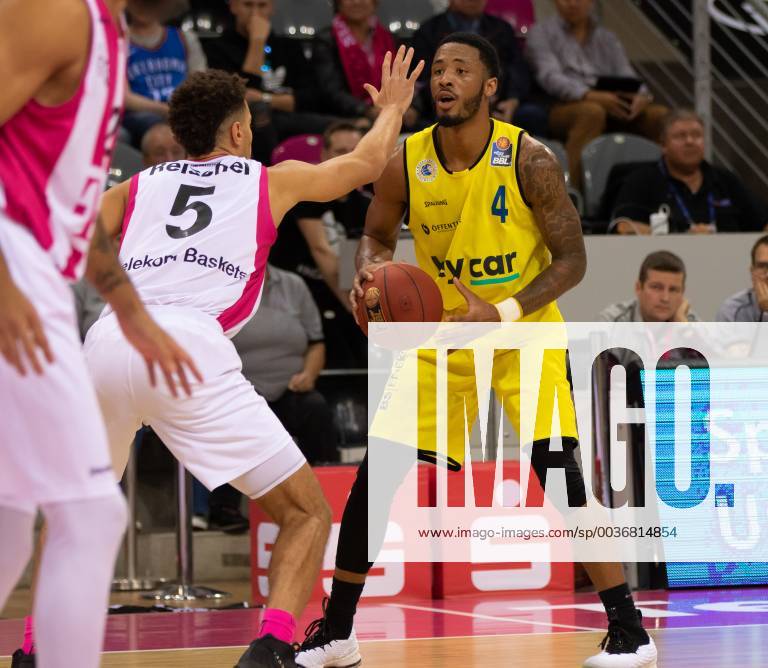 Bonn Germany 03 10 2018 Basketball Bundesliga BBL 2 Gameday Telekom Baskets Bonn vs Basketball Loewen Braunschweig Jarelle Reischel Bonn and Brayon Blake Braunschweig in a duel