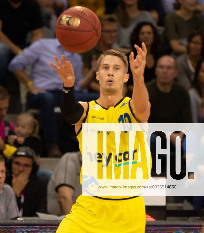 Bonn Germany 03 10 2018 Basketball Bundesliga BBL 2 Day Telekom Baskets Bonn vs Basketball Loewen Braunschweig Thomas Klepeisz Braunschweig in action