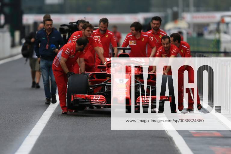 4th October 2018, Suzuka International Racing Course, Suzuka City, Japan; Formula One of Japan, driver arrivals and press conference PK Pressekonferenz Scuderia Ferrari team pushes Sebastian Vettel car back from the FIA garage ActionPlus12067918 Octane