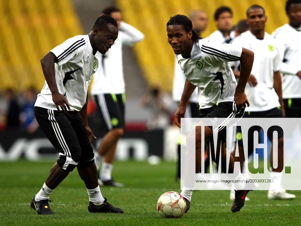 Didier Drogba (re.) und Shaun Wright Phillips (beide Chelsea) - Training - Fußball EC 1 Herren Vorschau Champions League 2007 2008, Finale, Chelsea FC London, Training Gruppe Moskau Dynamik, Fußball EC 1 Herren Vorschau Champions League 2007 2008, Finale, Chelsea FC London, Training Gruppe Moskau Dynamik,