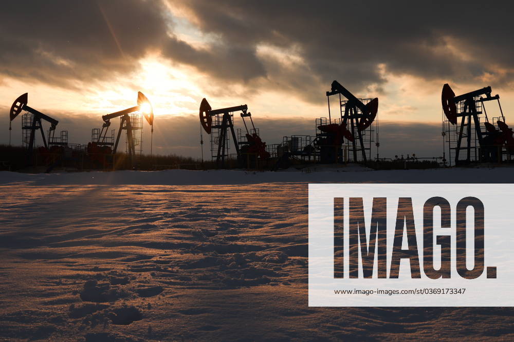 RUSSIA, REPUBLIC OF TATARSTAN - NOVEMBER 29, 2023: Oil production at the Novo-Yelkhovskoye oil field of Yelkhovneft, part of the Tatneft oil and gas company, near the village of Buta, Almetyevsk District. On November 30, the OPEC+ countries are to hold an online meeting in order to shape a plan for further oil production. Yegor Aleyev TASS 65363604