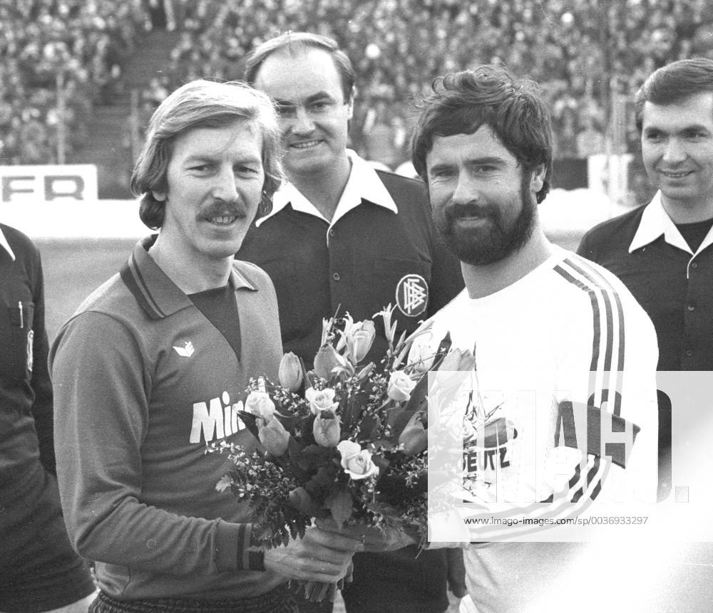Eintracht Frankfurt Bayern Munich 2 1 03 02 1979 Last match Gerd Müller Jürgen Grabowski Frankf li says goodbye to Gerd Müller FCB before the match HM
