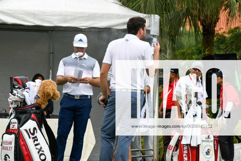 Kuala Lumpur, Malaysia - Keegan Bradley of United States spraying his face with sunblock spray during first round of the CIMB Classic at TPC Kuala Lumpur on 11 October, 2018 in Kuala Lumpur, Malaysia CIMB Classic - Round One - ZUMAn230 20181011_zaa_n230_093