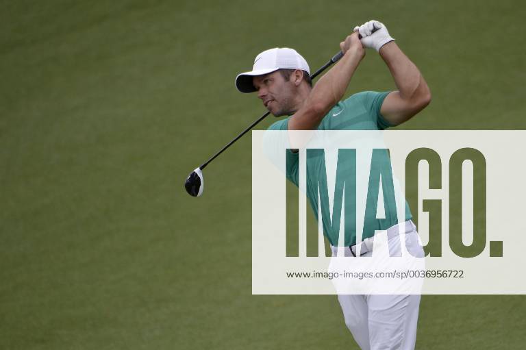 Kuala Lumpur, Malaysia - Paul Casey of England hits a shot during the second round of 2018 CIMB Classic golf tournament in Kuala Lumpur, Malaysia on October 12, 2018. CIMB Classic 2018 - Round Two - ZUMAn230 20181012_zaa_n230_263