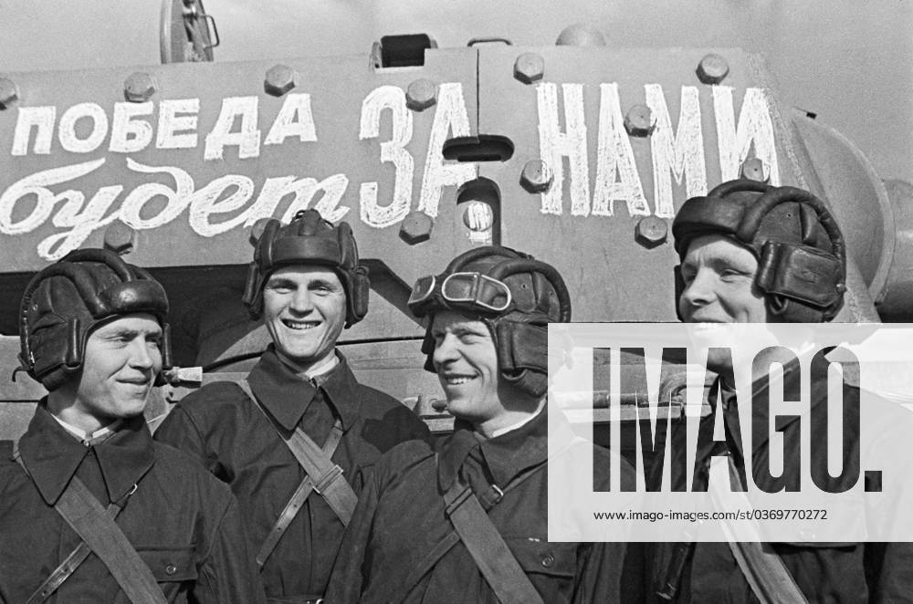 Armor regiment of Stalin Military Academy 662694 10.09.1941 Members of the armor regiment of the Stalin Military Academy of Mechanization and Motorization before leaving for the front, Moscow, June 1941. Anatoliy Garanin Sputnik Moscow region Russia