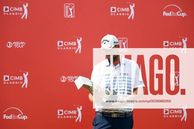 Kuala Lumpur, Malaysia - Marc Leishman of Australia celebrates after he wins the CIMB Classic on 14 October, 2018 at TPC Kuala Lumpur, Malaysia CIMB Classic - Final Round - ZUMAn230 20181014_zaa_n230_075