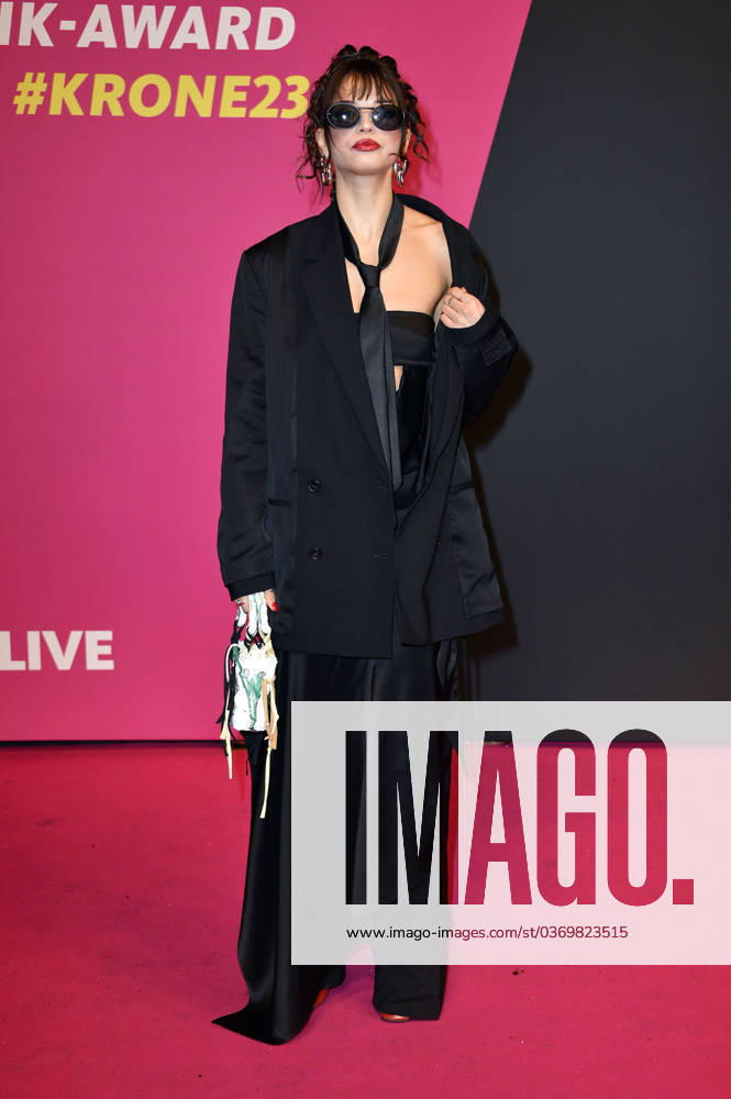 Nina Chuba at the 24 award ceremony of the 1Live Krone 2023 in the Lokschuppen Bielefeld, 30 11 2023 Foto:xN.xKubelkax xFuturexImagex krone_1169