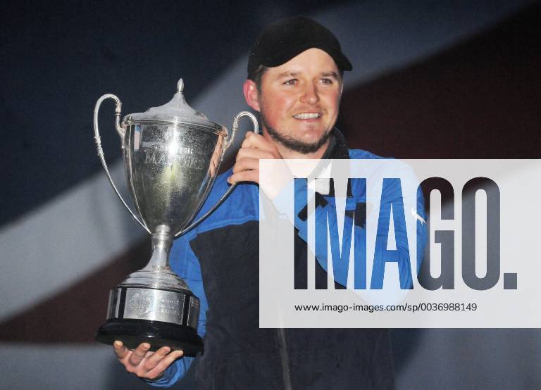 Golf - 2018 Sky Sports British Masters - Sunday, Fourth Round Eddie Pepperell of England with the British Masters trophy, at Walton Heath Golf Club. COLORSPORT ANDREW COWIE