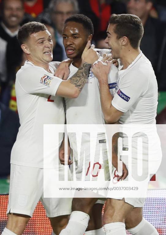 England s striker Raheem Sterling (C) jubilates the first goal with his teammates during the UEFA League of Nations groups phase match between the national teams of Spain and England, at the Benito Villamarin stadium, in Seville, Andalusia, Spain, 15 October 2018. Spain vs. England !ACHTUNG: NUR REDAKTIONELLE NUTZUNG!